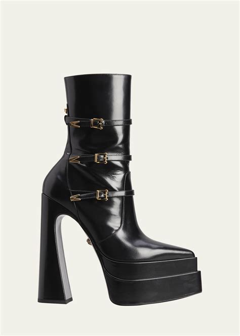 medusa versace bedeutung|Versace Medusa boots.